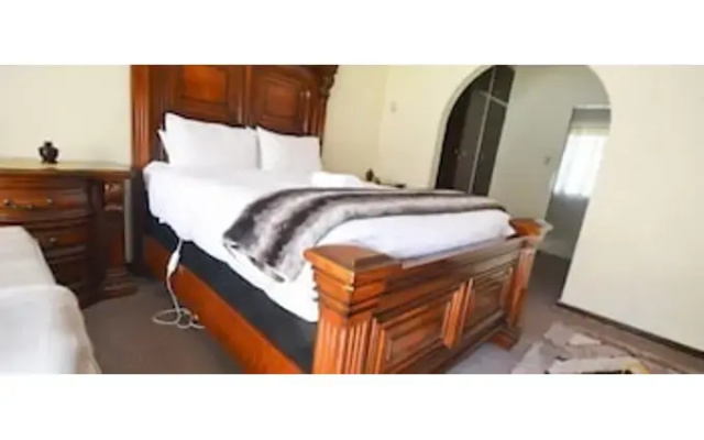 Lekoa Bed and Breakfast and Trading