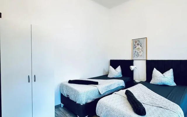 Peaceful 2BR Stay Well Connected