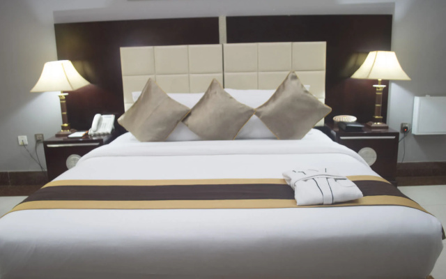 GrandBee Suites