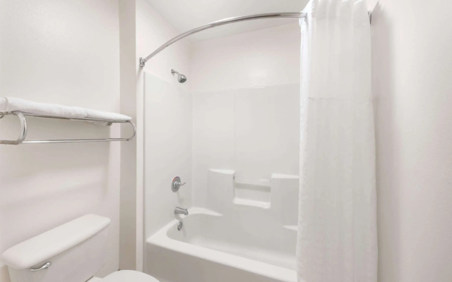 Super 8 by Wyndham Weslaco