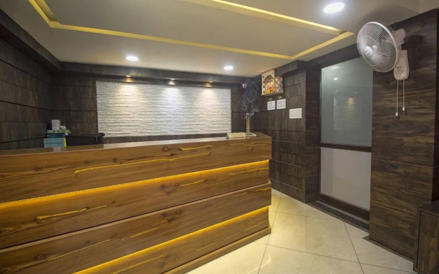 OYO 25007 Hotel Royal Garden