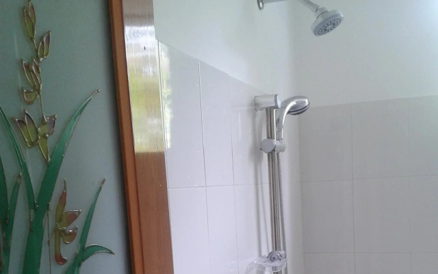 SeaView Paradise Inn
