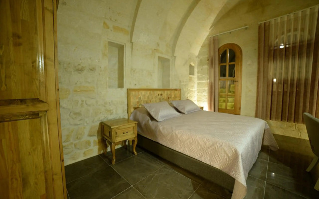 Crassus Cave Hotel