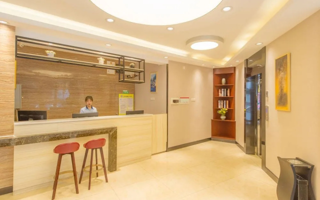 Qingpishu Hotel （Guilin West City Road,Walking street ）