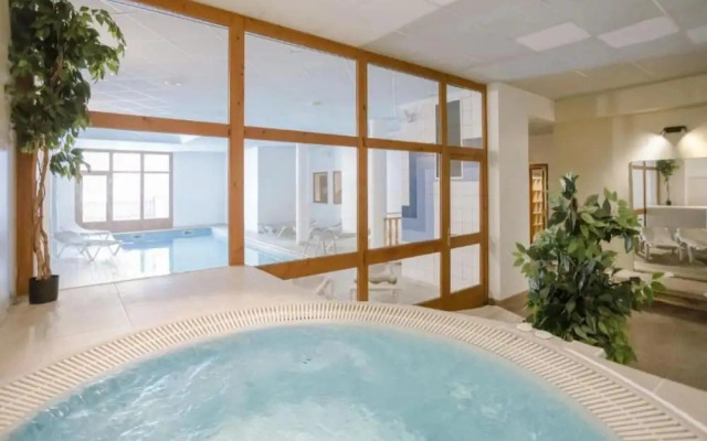 Alpine Base With Hot Tub & Pool