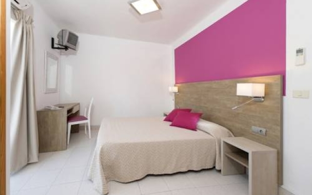 Отель Hostal Roig комната для гостей