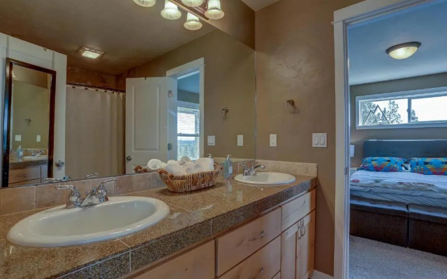 Golden Butte 4 Bedroom Home by RedAwning