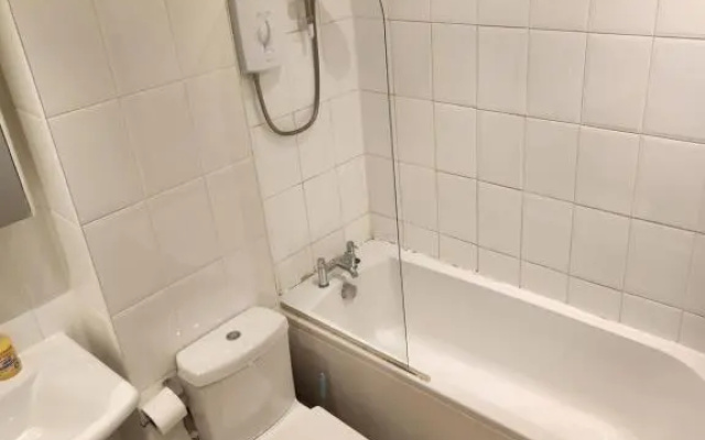 3 BEDROOM SERVICED APPARTMENT CENTRAL LOCATION SEA SIDE TOWn