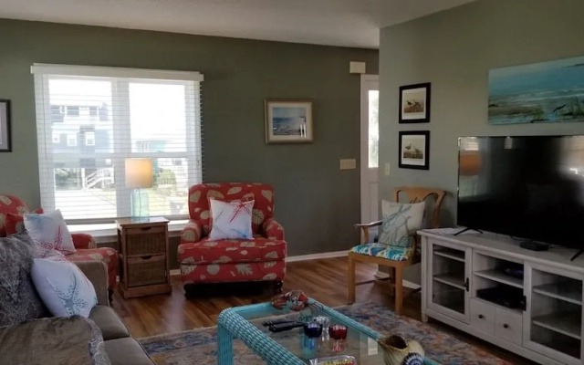 Tailslide Inn 4 Bedroom Home by RedAwning