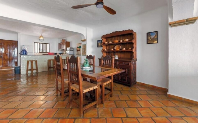 Ocean View 2Br Condo-balcony-beach-pool 710