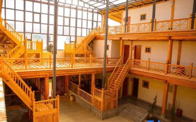 Renqing Cimu Mei Court
