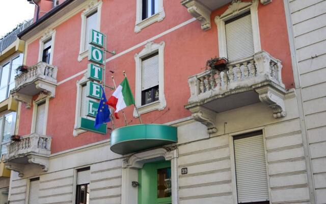 Hotel Losanna вид на фасад