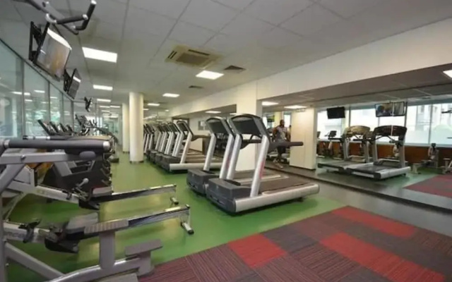 1br-4guests-pool-gym-parking-neargreenwich