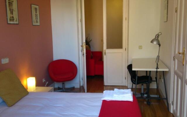 Отель Apartamentos Palacio Real 789 комната для гостей