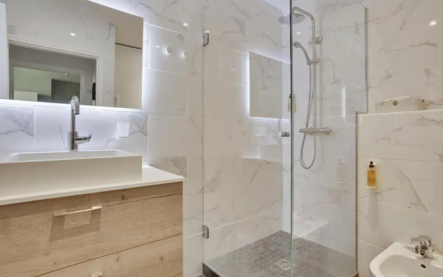 Design Apartment rue d'Antibes A/C by Olidesi