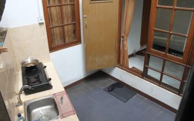 Elvia Guesthouse