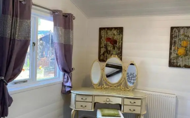 Magpie 1 Hot Tub HuntersMoon-Warminster-Bath-Wiltshire