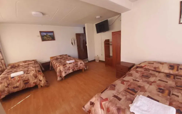 Hostal Aziri Puno