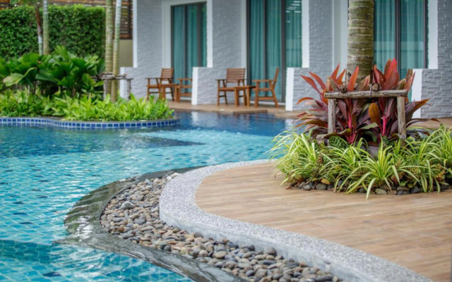 Aqua Resort Phuket - Near Beach and Chalong Pier