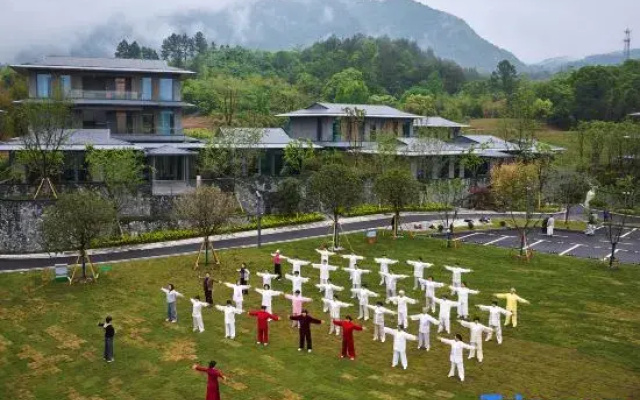 Ruolin Qiaoshangu Graden Hotel