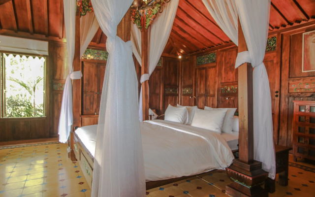 Villa Borobudur Resort