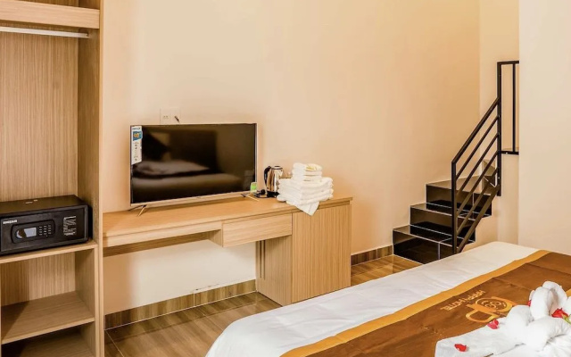Happy Hotel