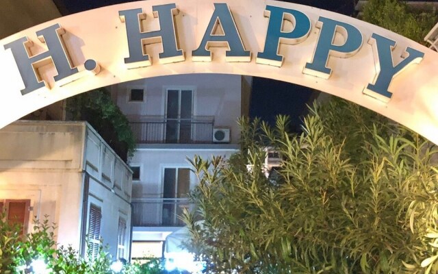 Отель Happy Римини вид на фасад