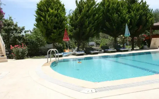 Paradise Garden Gumusluk Evleri
