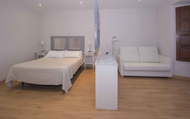 Отель Apartamentos Plaza Mayor Испания, Льянес - отзывы, цены и фото номеров - забронировать отель Apartamentos Plaza Mayor онлайн комната для гостей