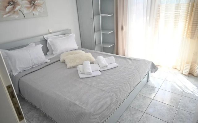 Doukas Aparthotel