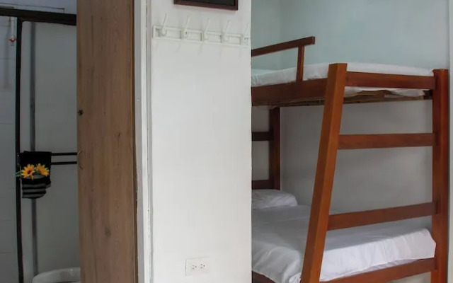 Spacious Coveñas Cabin 4 Bedrooms, Close to Beach, Pet-friendly