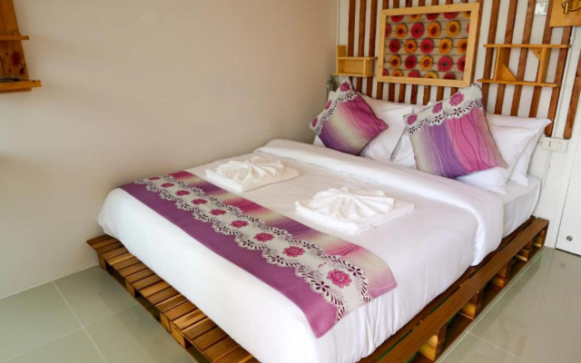 Baan URT Suratthani Airport Hotel