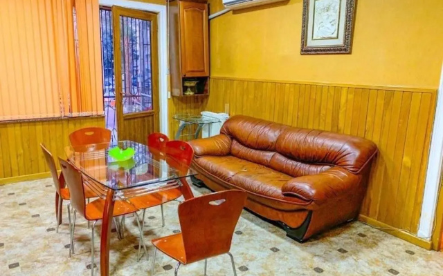 4 ROOM SUITE lN TBILISI CITY