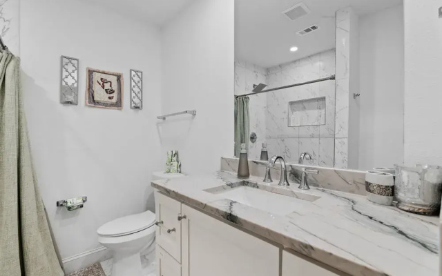 Cozy Spacious Allergy Friendly Retreat - 4BR