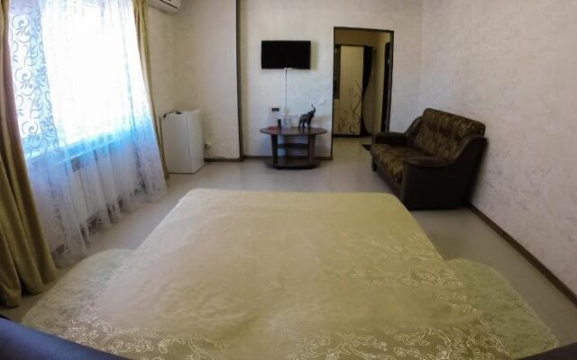 Red Line Hotel