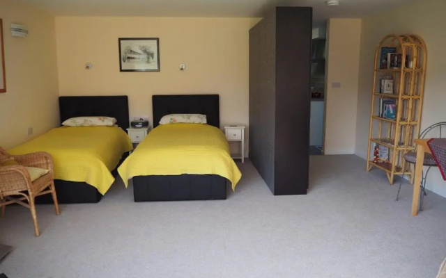 Truro apartment in a stunning quiet location