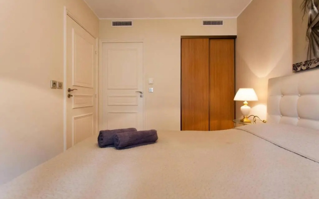 Carlton Riviera Apartment