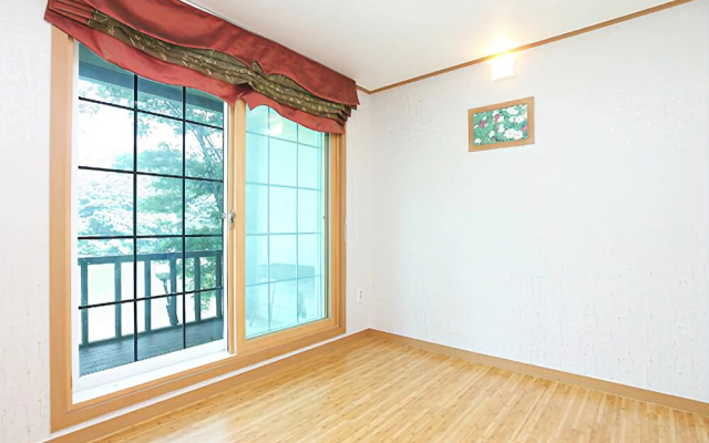Gyeongju Lakeside Waltz Pension