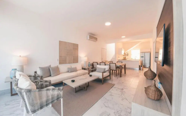 3br-penthouse w Jacuzzi Incl at Lake View