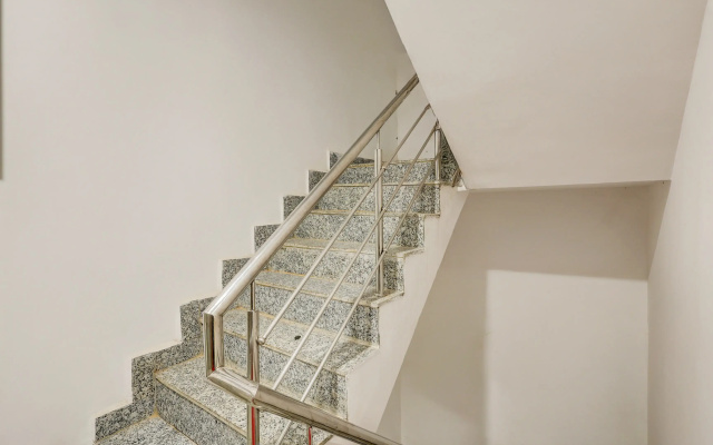 Collection O Sector 7 Dwarka Formerly Aakarshan Residency