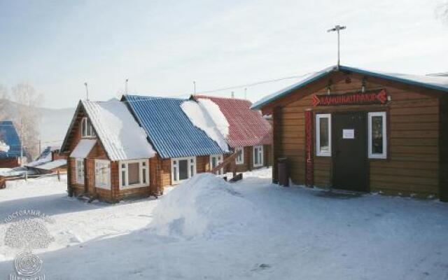 Гостиница Chalet Postoyalyy Dvor в Шерегеше отзывы, цены и фото номеров - забронировать гостиницу Chalet Postoyalyy Dvor онлайн Шерегеш вид на фасад