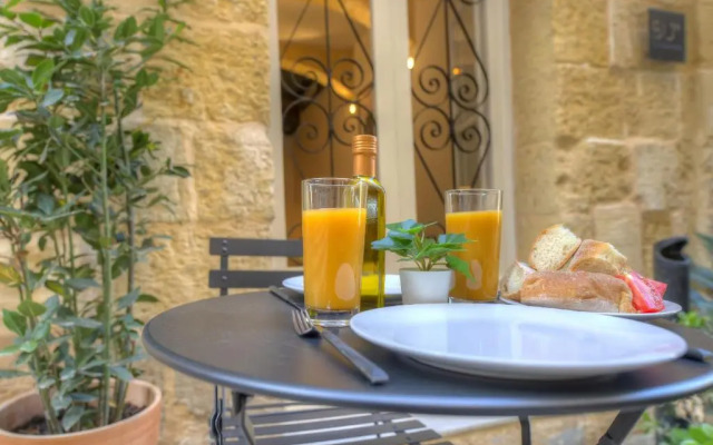 Cute and modern duplex apartment in ideal location RCAS1-1