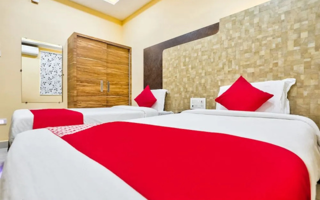 Sr Grand by OYO Rooms