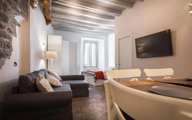 JOIVY Chic Studio in Como Centre