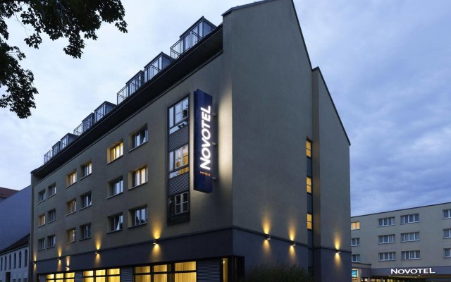 Отель Novotel Muenchen City Германия, Мюнхен - 11 отзывов об отеле, цены и фото номеров - забронировать отель Novotel Muenchen City онлайн вид на фасад