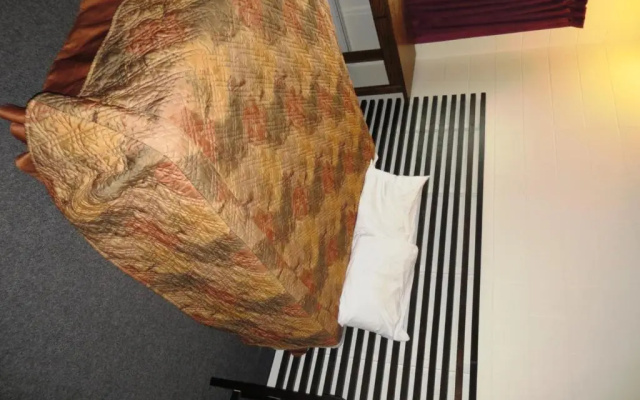 Macklin Motor Inn