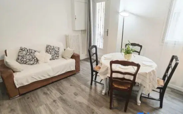 Notre Dame in Latin Quarter Stylish Flat for 6