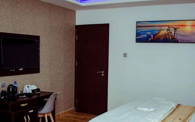 Elegant Suites by Golden Bide Jos