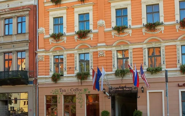 Отель Garden Palace