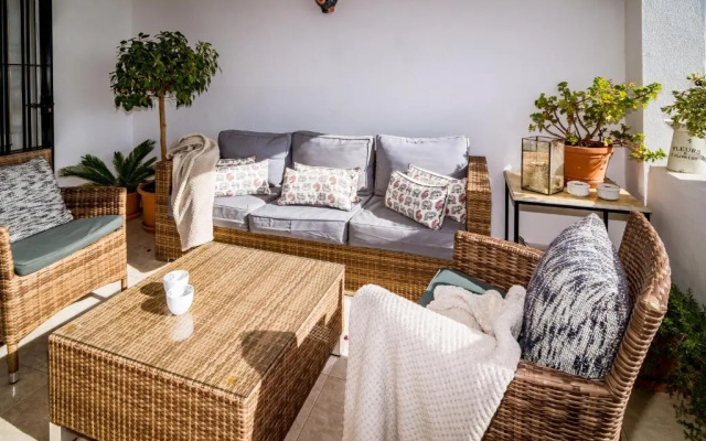 MA - Elegant Apartment with Sea views